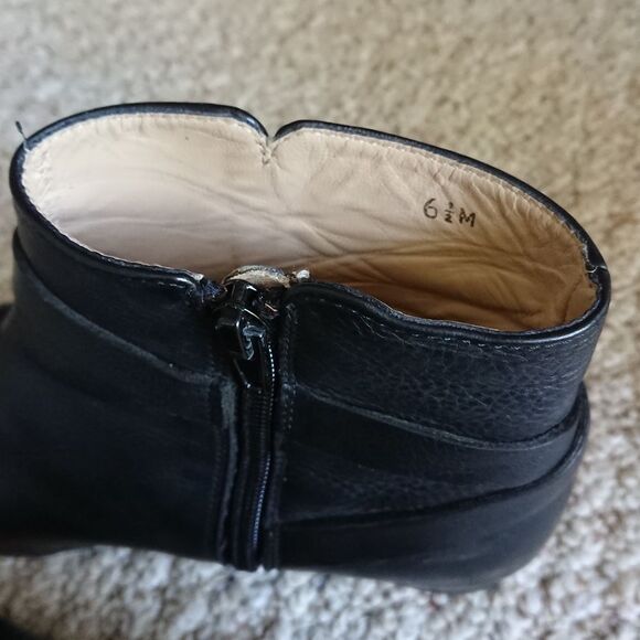 Amalfi by Rangoni black leather Ankle Booties size 6.5 - Picture 10 of 12